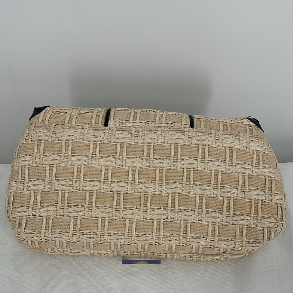 Elaine Turner Wendy Oyster Basketweave‎ with Black Leather trim & Gold hardware - Picture 5 of 10
